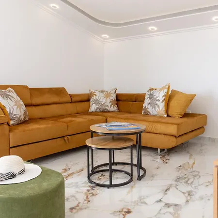 Adriano Luxury