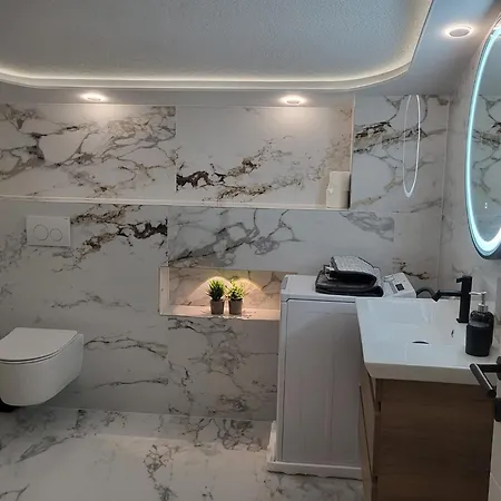 Adriano Luxury
